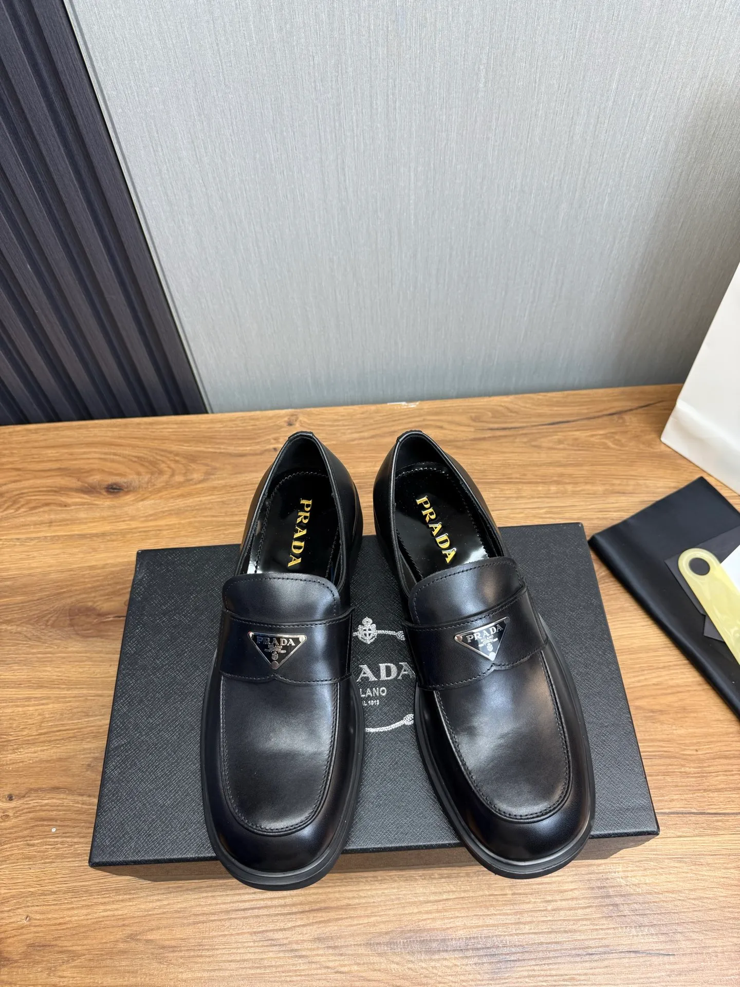 Men's shoes 💰840💰 [PRADA] New models synchronized with the official website, high-quality shipments ✔️Hot-sellers🔥 Original cowhide. Open edge beaded cowhide + cowhide lining, 1🆚1 replica, original lightweight foam outsole, 38-45 (men's 38.45 custom-made, non-refundable)